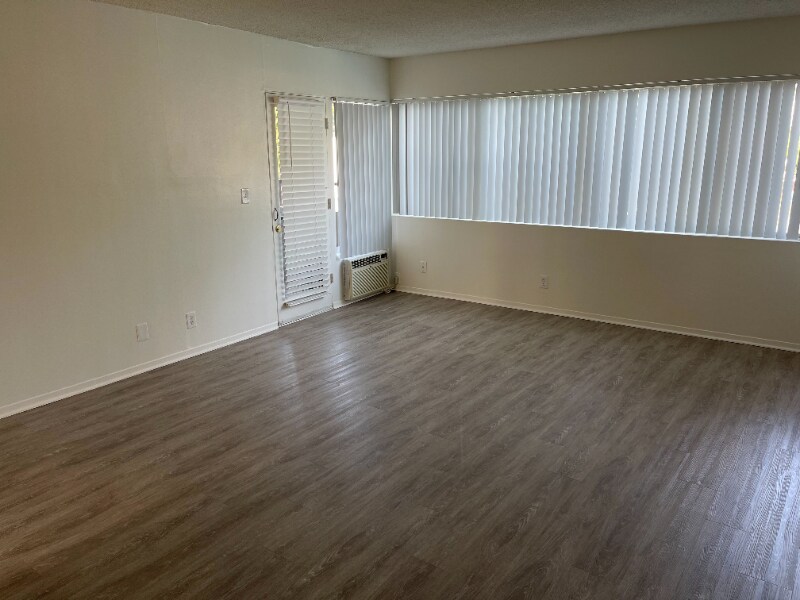 Building Photo - 1590 W Palm Ln