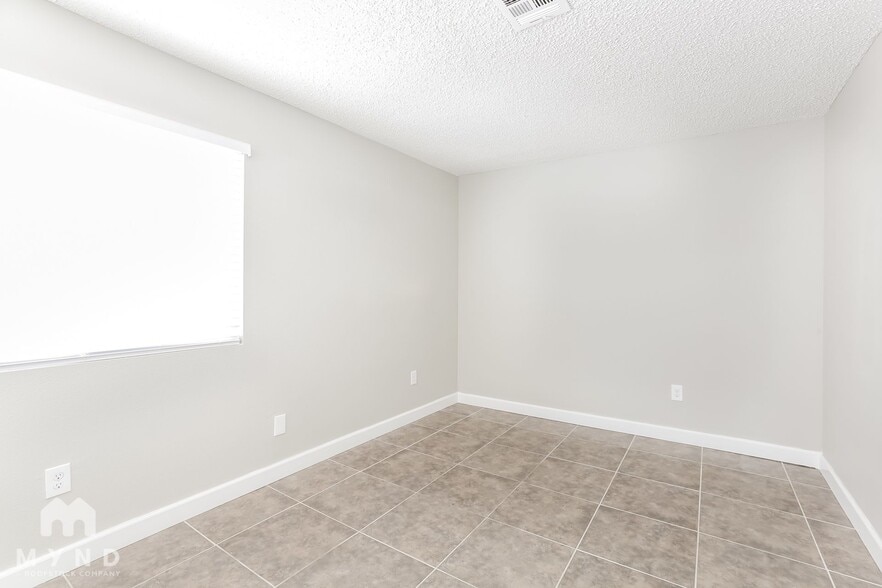 Building Photo - 2241 Goldhill Way