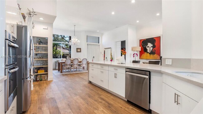 Building Photo - 2633 Oakbrook Dr