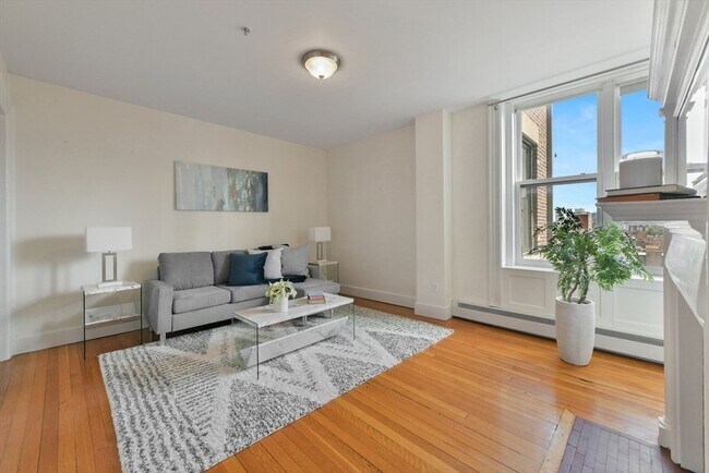 Building Photo - 483 Beacon St