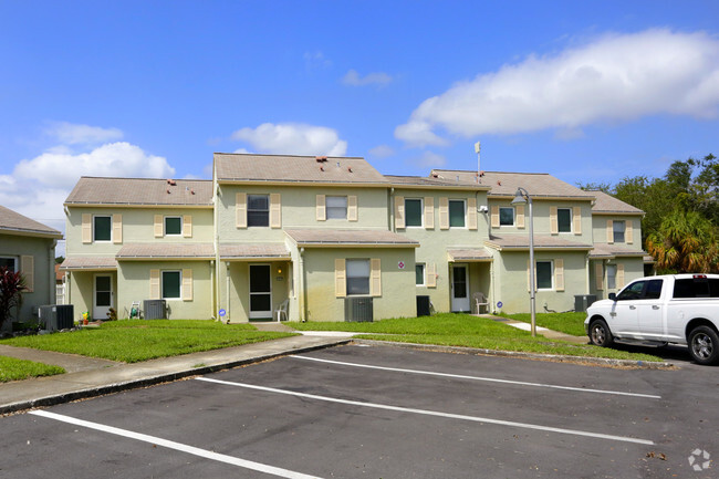 Primary Photo - Jamestown Apartments & Townhomes