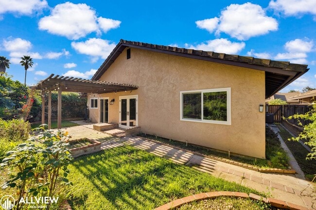 Building Photo - Gated Cimarron 3 Bed/ 2 Bath Home with Garage & Community Amenities