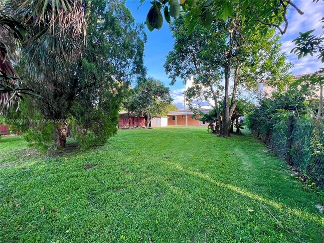 Building Photo - 6225 SW 26th St