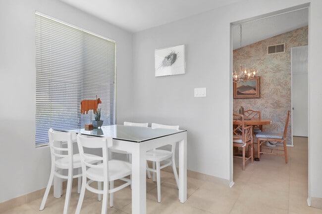 Building Photo - 175 Gran Via