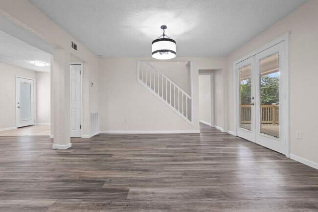 Building Photo - Beautiful home in Moss Point