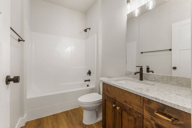 Building Photo - SUGAR CITY TWIN HOME 3 BED 2 FULL BATH - FENCED YARD WITH EX-LARGE 2 STALL GARAGE