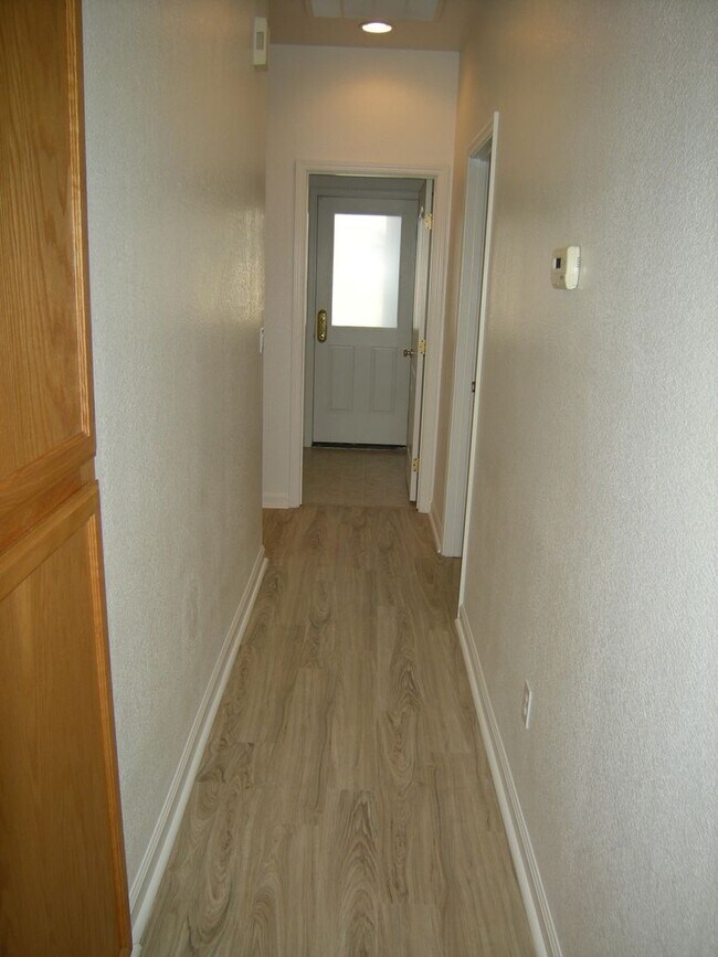 Building Photo - Browns Valley 3/2 located in a gated commu...