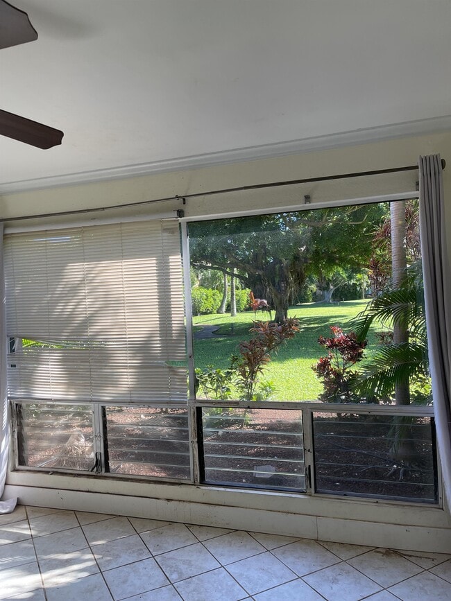 Building Photo - 15 Kulanihakoi St