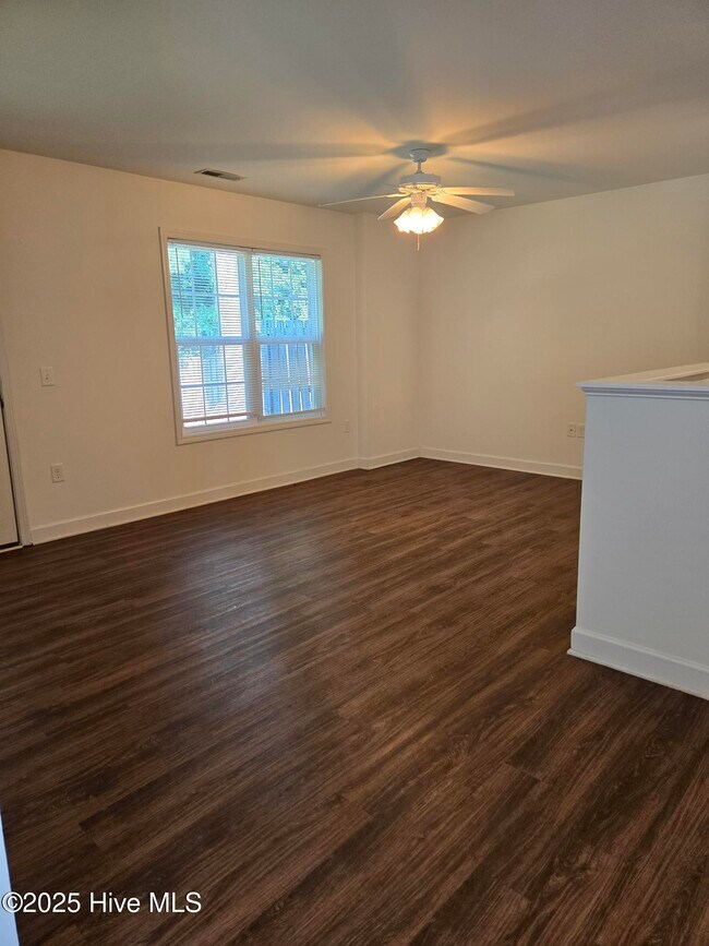 Building Photo - 207 Durango Pl