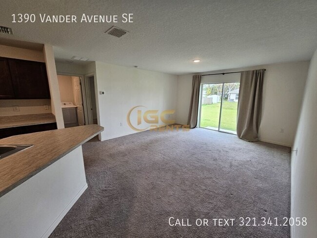 Building Photo - 1390 Vander Ave SE