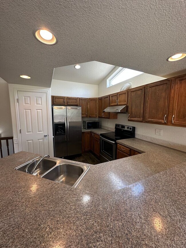 Building Photo - 4 BEDROOM, 3 BATHROOM SINGLE FAMILY HOME WITH OFFICE/BONUS ROOM & 2 CAR ATTACHED GARAGE