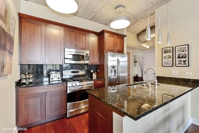 Kitchen - 3245 N Ashland Ave