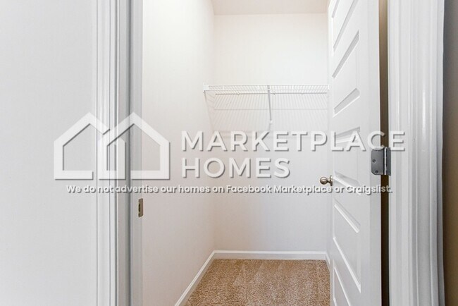 Building Photo - 484 Emporia Loop