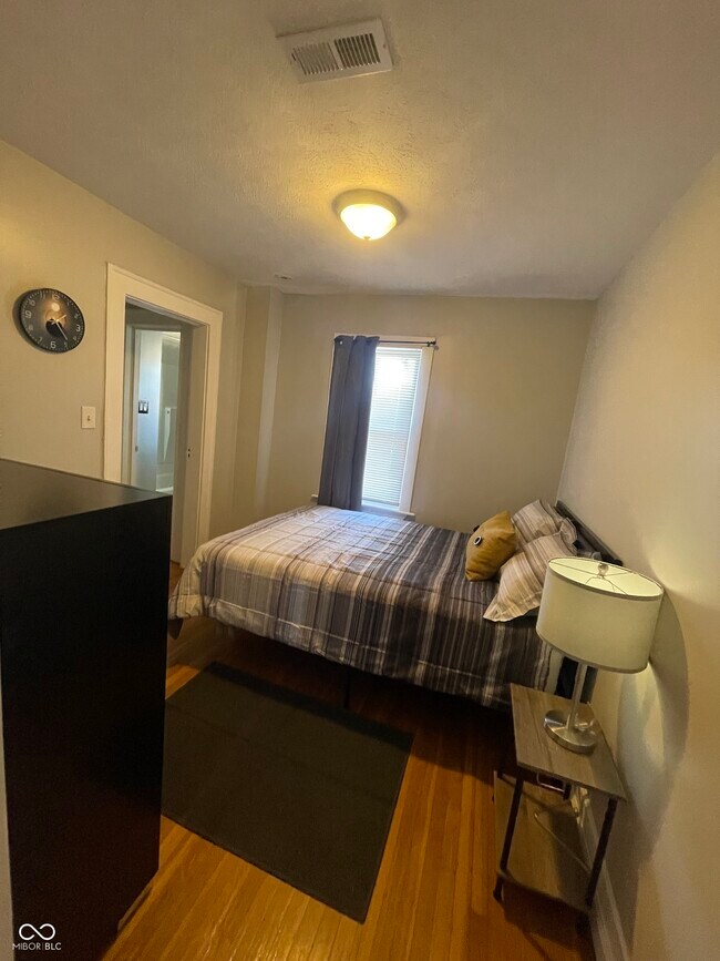 Building Photo - 115 E 36th St