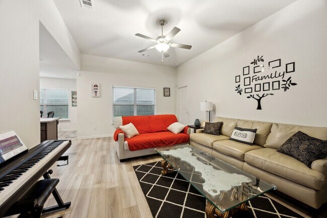 Building Photo - 1417 Sunkiss Dr