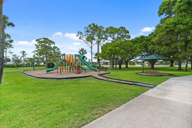 Building Photo - 13692 Cross Pointe Dr