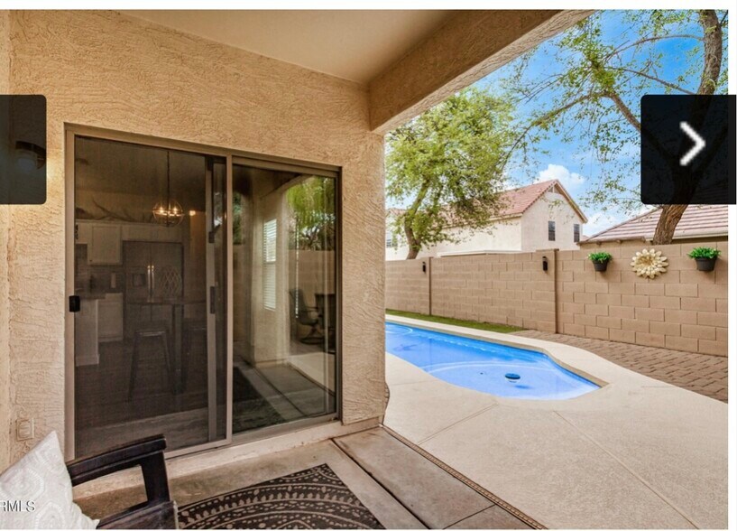 Building Photo - 2418 E Peach Tree Dr