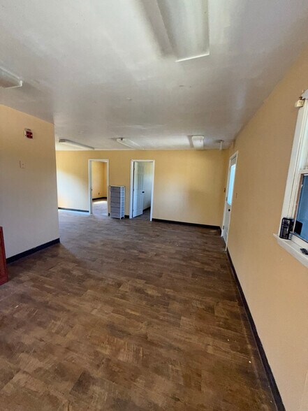 Building Photo - 207 W Walnut St