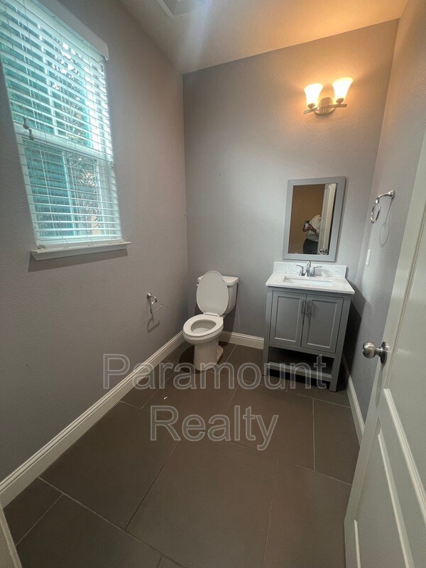 Building Photo - 3203 Vittoria Loop