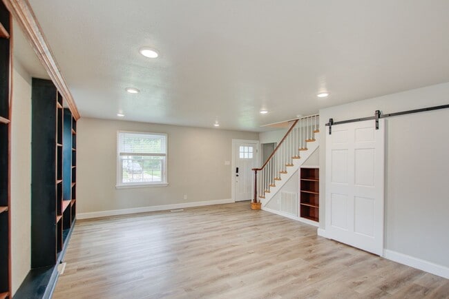 Building Photo - 3 Bed, 2.5 Bath Home in Port Norfolk