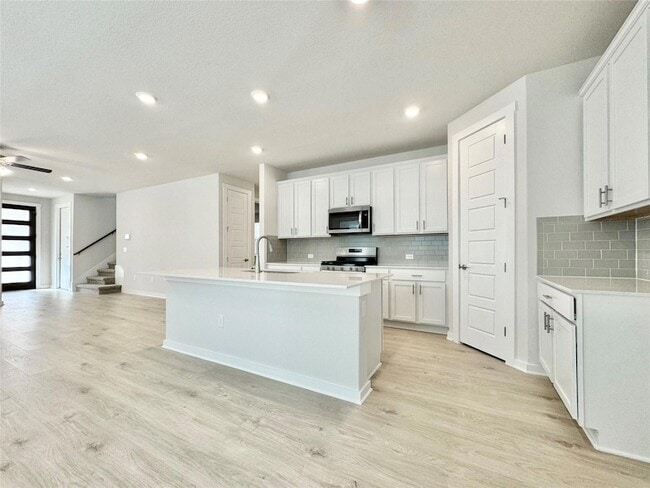 Building Photo - 404 Tinto St
