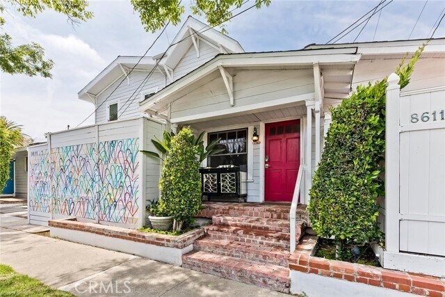 Building Photo - 8611 Rosewood Ave