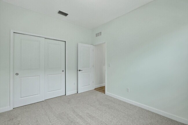 Building Photo - 14335 SW Skye Dr