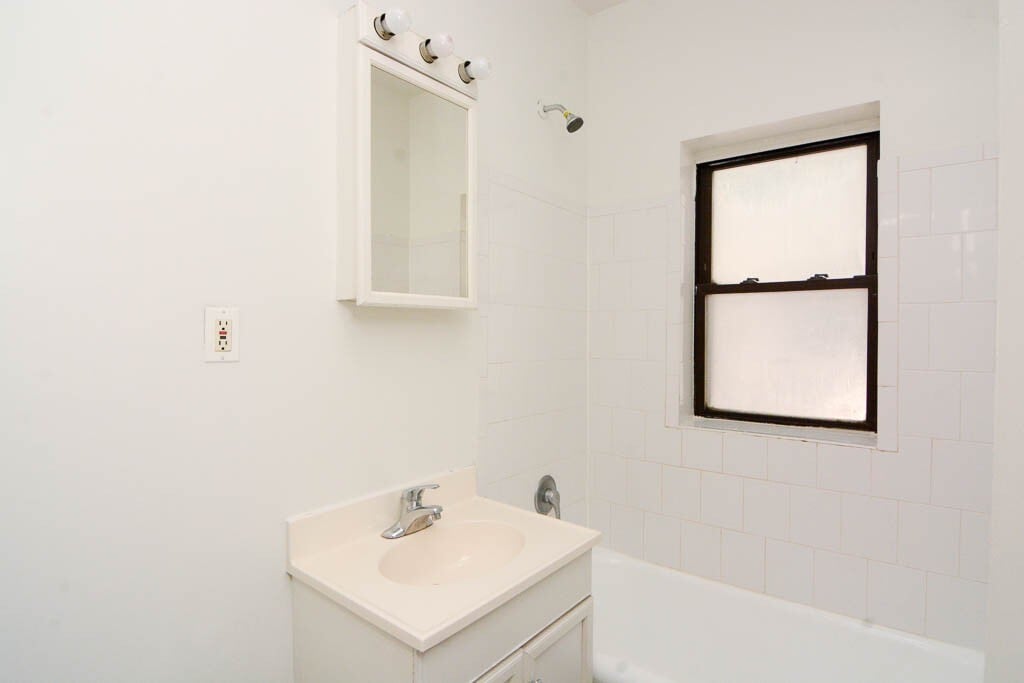 Building Photo - 541 W Arlington Pl