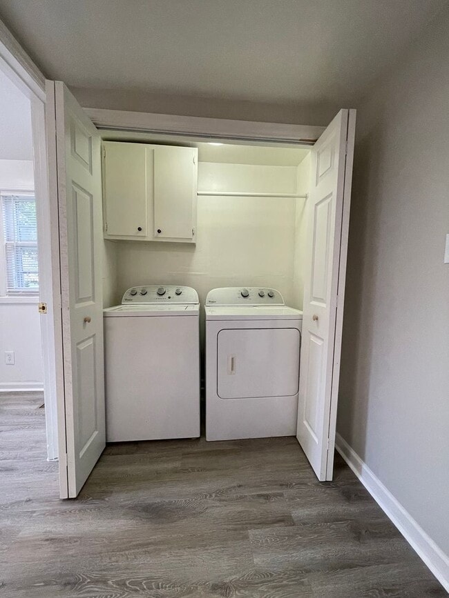 Building Photo - 402 W Dale St