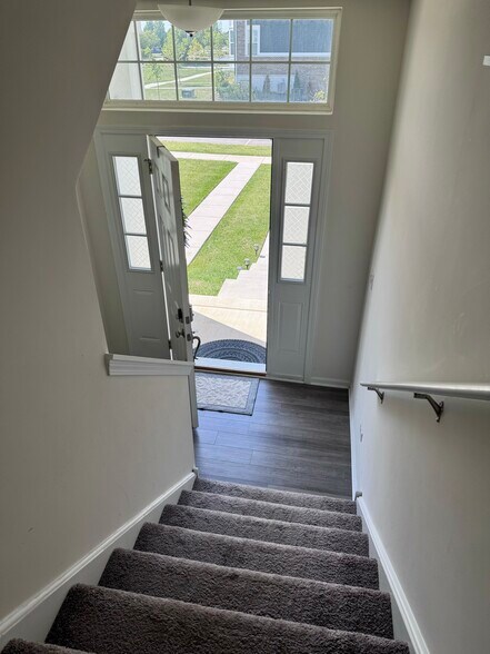 Building Photo - 14024 S Sheridan Trl