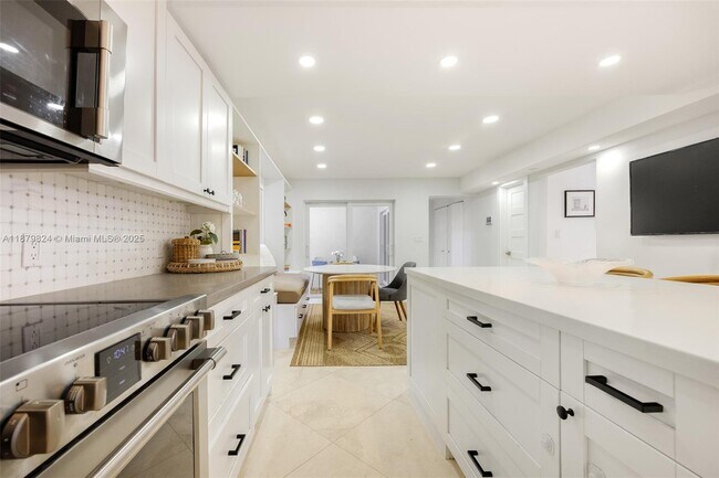 Building Photo - 1208 Mariana Ave