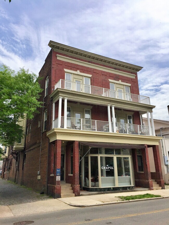 Primary Photo - 509 N Meadow St