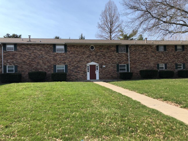 Building Photo - 935 E Colonial Manor Dr