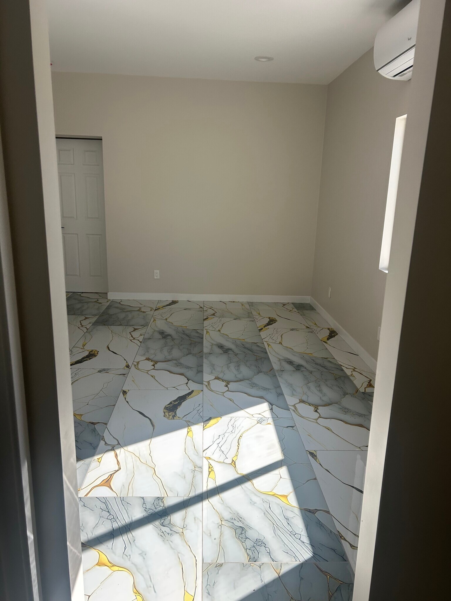 Building Photo - 6537 Valjean Ave