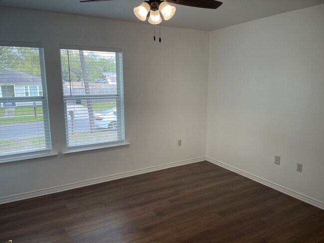 Building Photo - 3013 Palmetto St