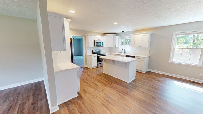 Building Photo - Remodeled 3 Bedroom Ranch with Fenced Backyard in Convenient Location