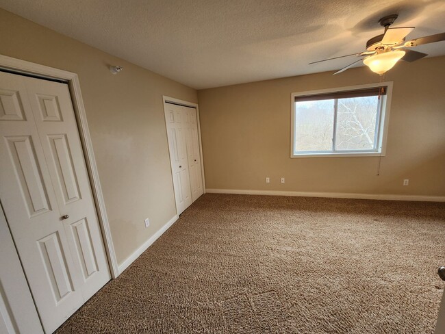 Building Photo - Beautiful 2 bedroom condo in bettendorf