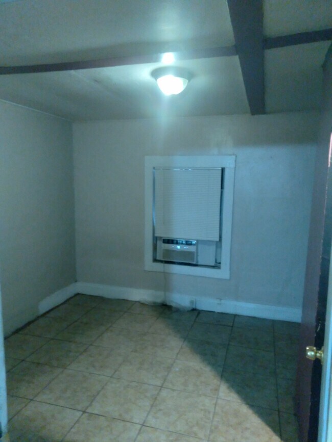bedroom 3 - 1119 W 5th St