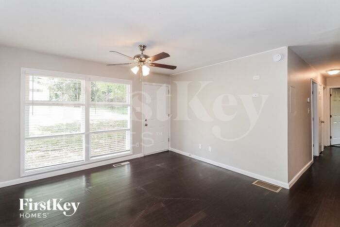 Building Photo - 2296 Lakewood Dr NW
