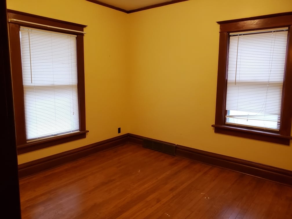 Building Photo - 1833 E 9th St