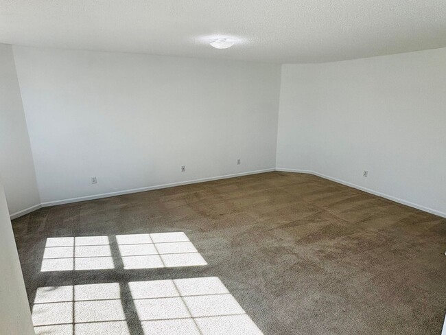 Building Photo - Now Available for Rent – Spacious 3 Bedroo...