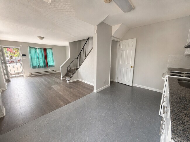 Building Photo - 2601 N Sartain St