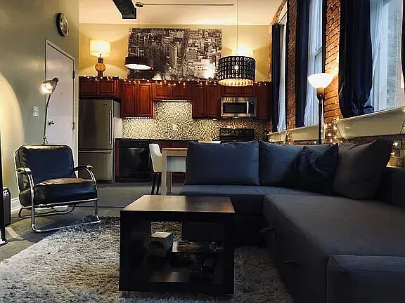 Building Photo - 509 DELAWARE St