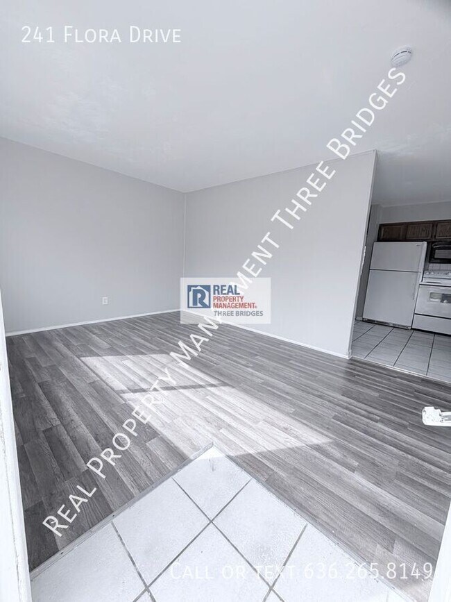 Building Photo - 241 Flora Dr