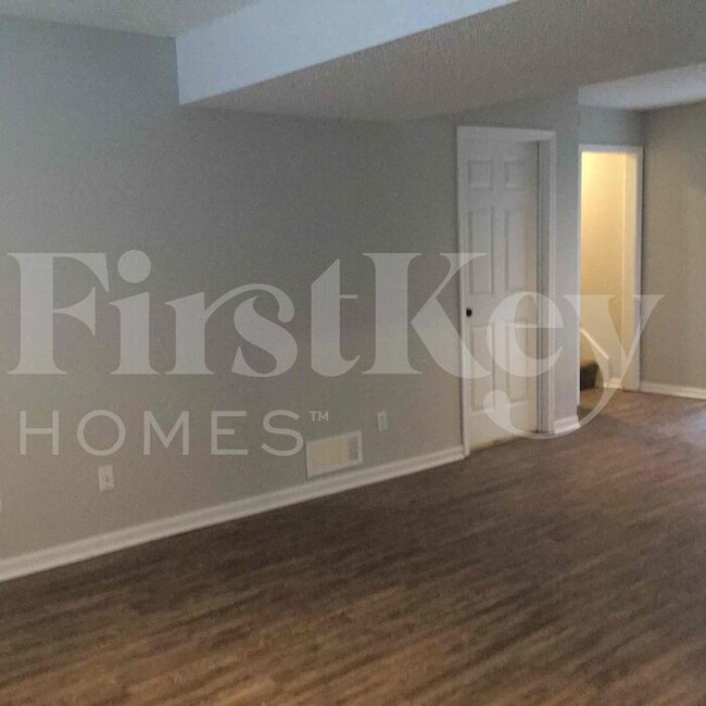 Building Photo - 1707 Brent Ln