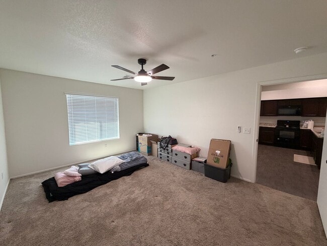 Building Photo - 3 BEDROOM HOME IN DESERT SKY!