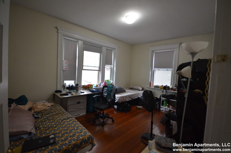 Building Photo - 1802 Beacon St