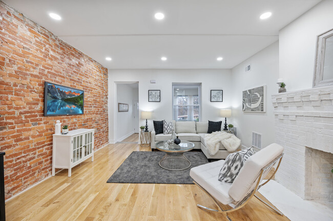 Building Photo - 1135 S 61st St