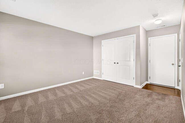 Building Photo - 5652 Pittsford Dr