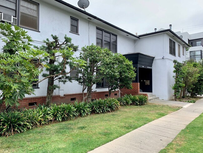 Building Photo - Walking Distance to UCLA and Westwood Village Completely Remodeled